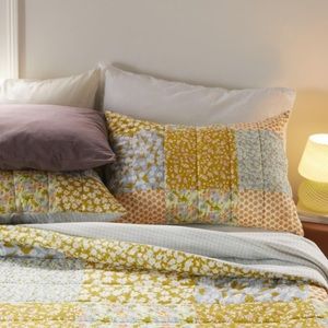 URBAN OUTFITTERS nwt quilted floral ditsy pillow sham cover